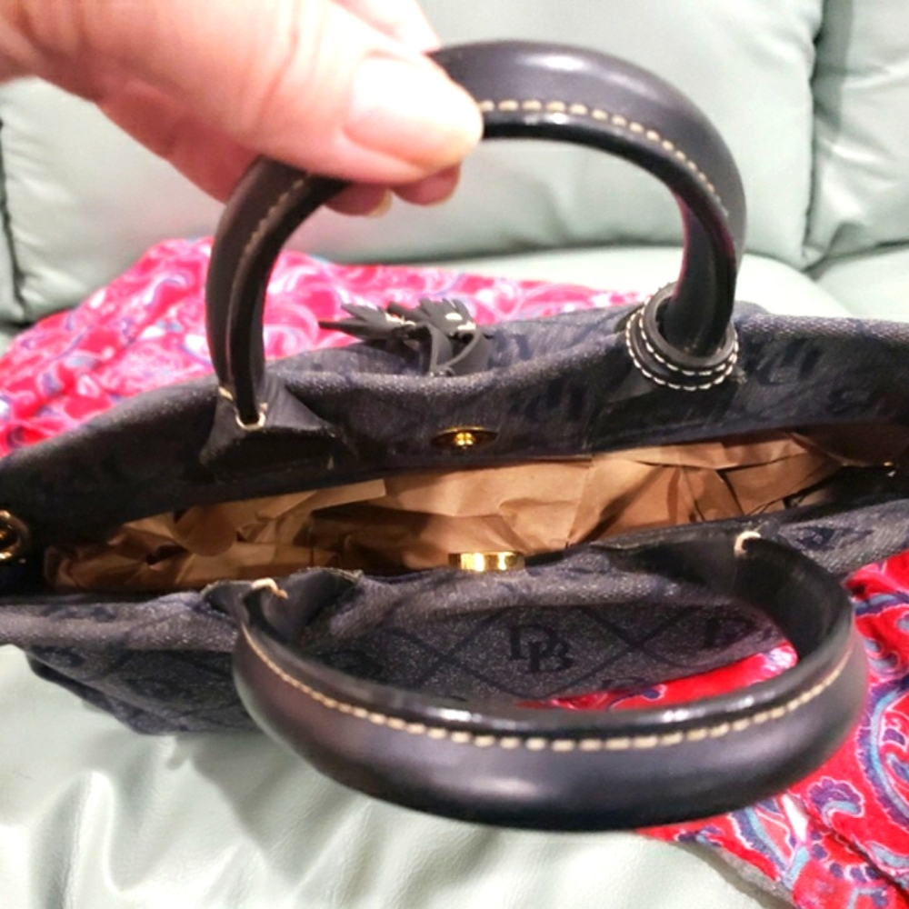 EUC DOONEY BOURKE SIGNATURE JACQUARD SATCHEL. - Picture 9 of 16